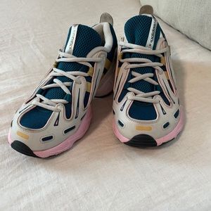 Adidas Galleze sneakers size 6